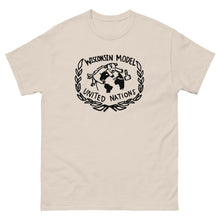 Load image into Gallery viewer, model un tee